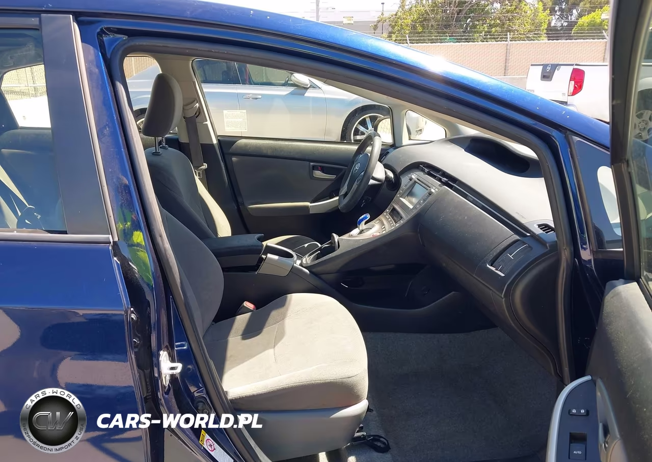 2015 Toyota Prius Two VIN:JTDKN3DU0F1950077 - 5
