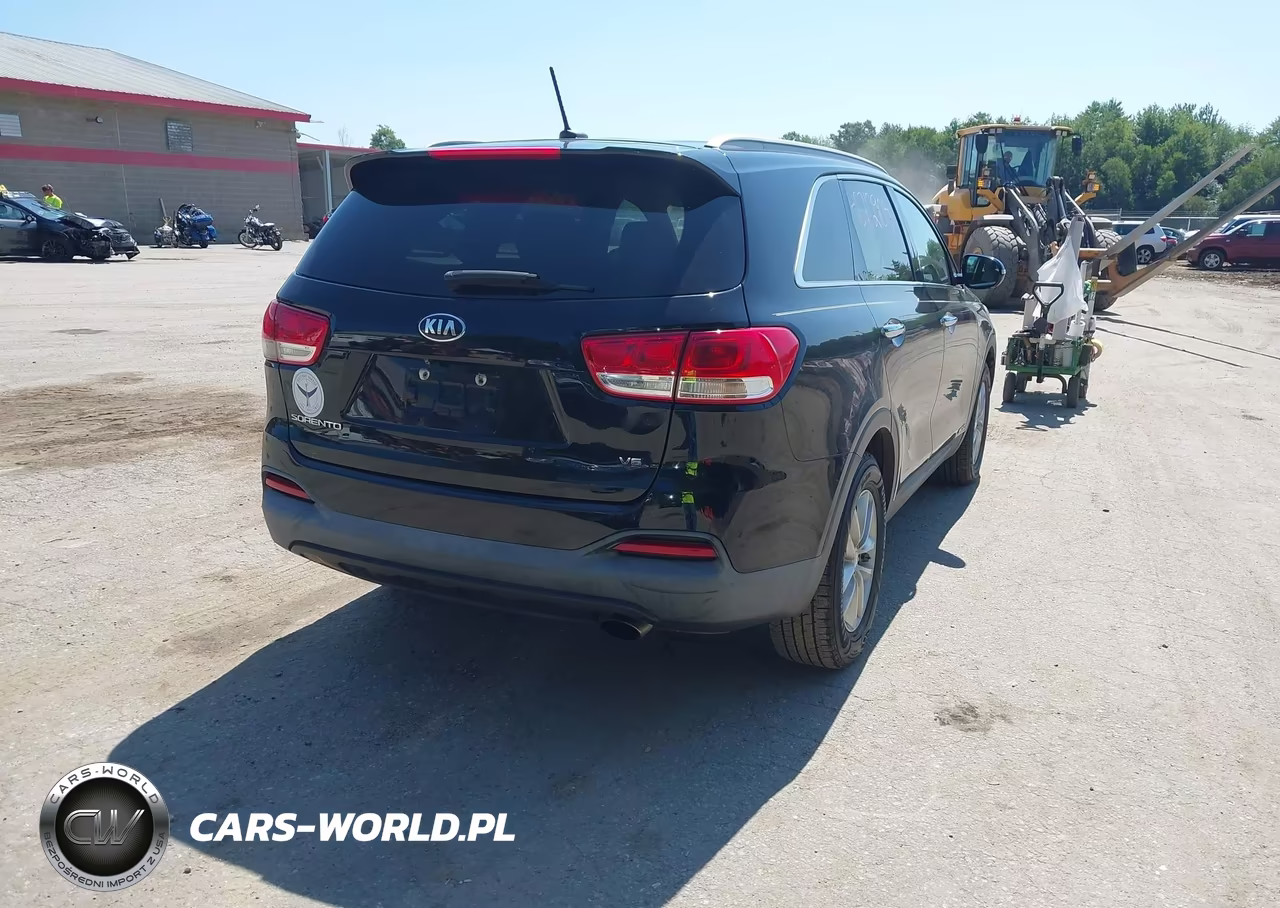 2017 Kia Sorento 3.3L Lx VIN:5XYPGDA5XHG204824 - 4