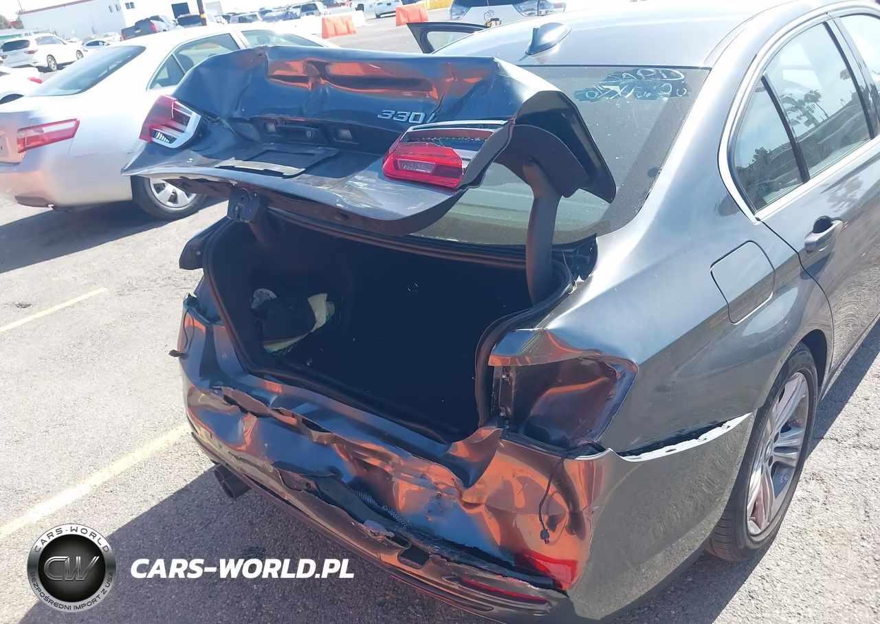 2018 BMW 330I VIN:WBA8B9C52JEE82256 - 17