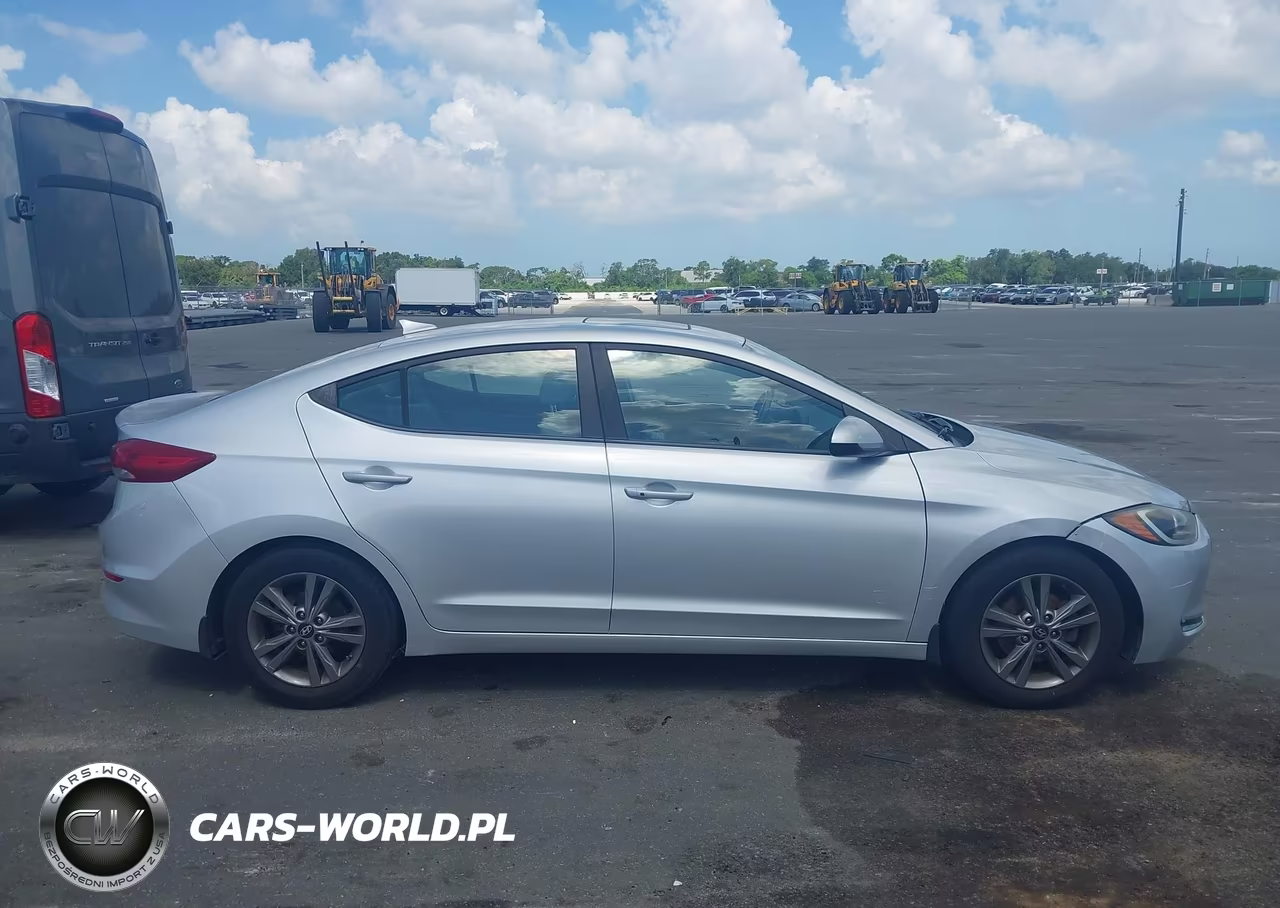 2018 Hyundai Elantra Value Edition VIN:5NPD84LF2JH330552 - 13
