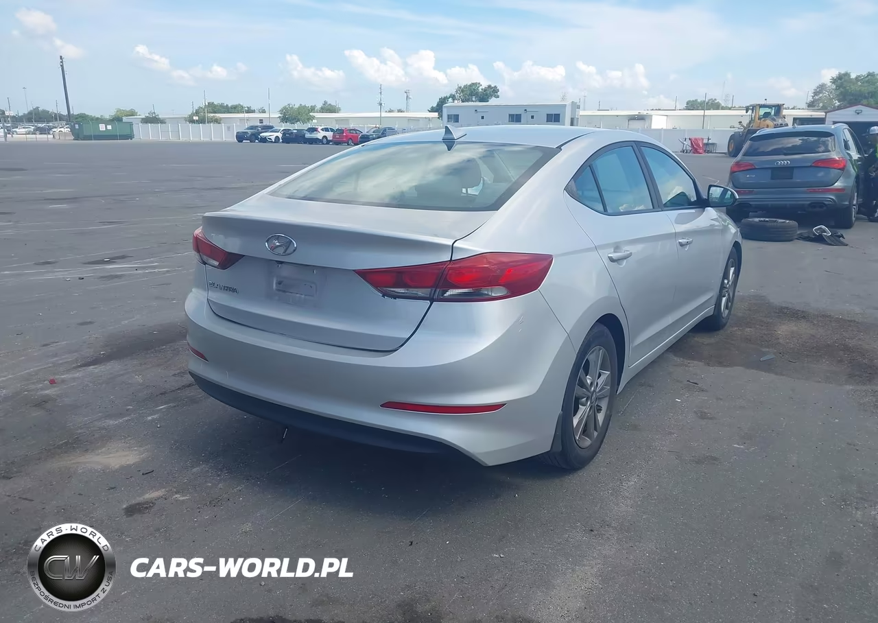 2018 Hyundai Elantra Value Edition VIN:5NPD84LF2JH330552 - 4