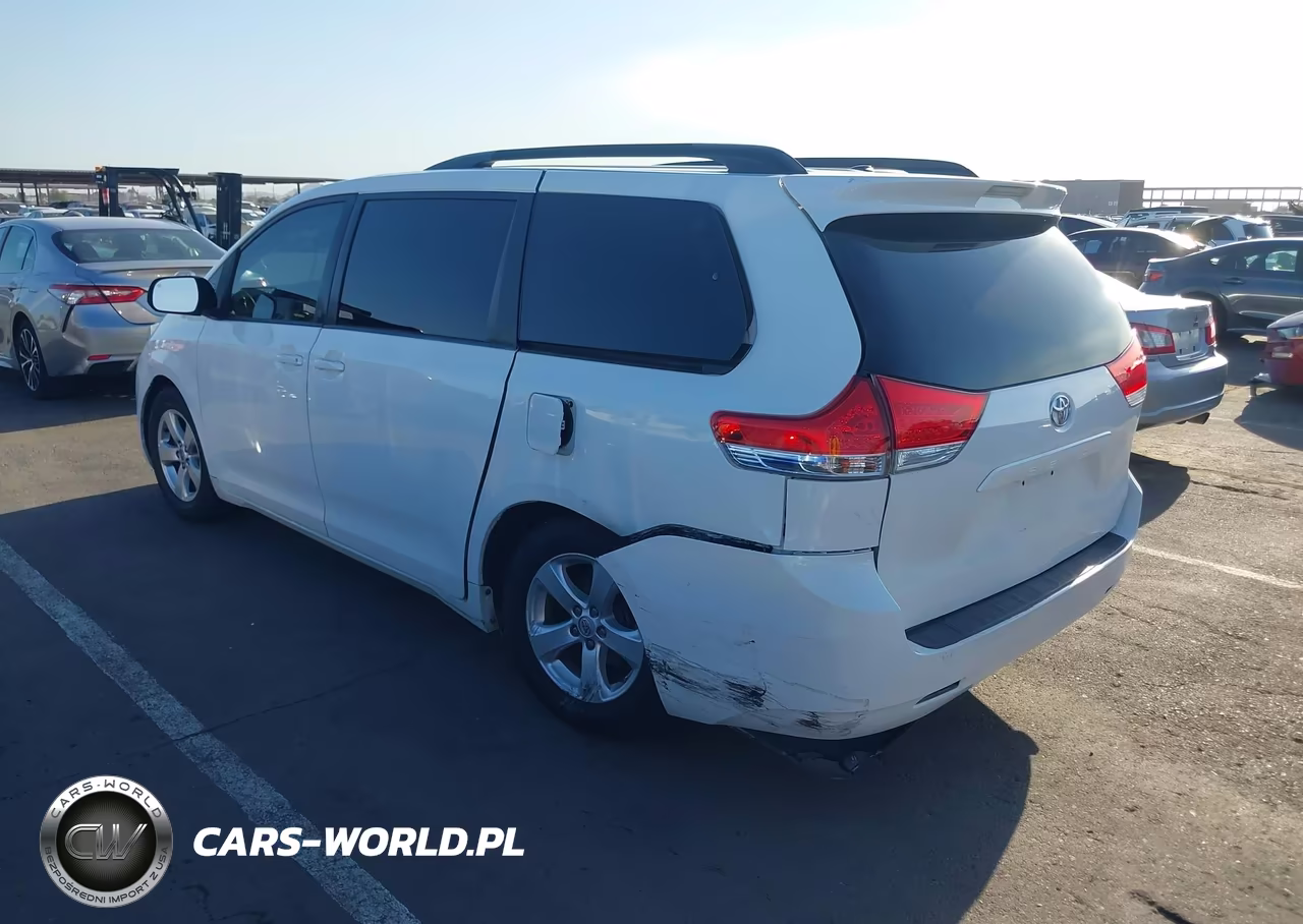2014 Toyota Sienna Le V6 8 Passenger VIN:5TDKK3DC7ES430671 - 3