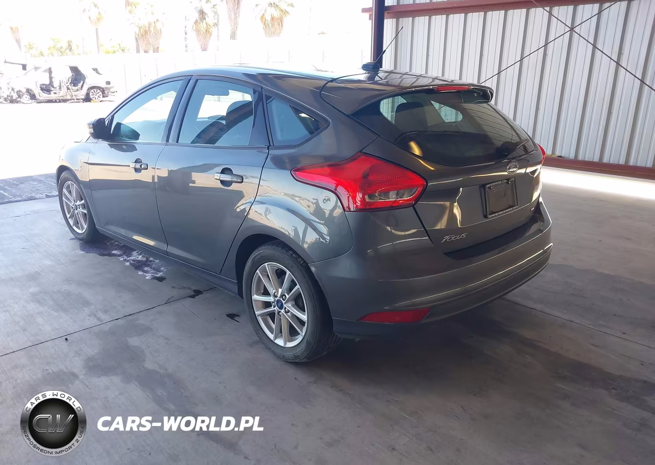 2016 Ford Focus Se VIN:1FADP3K22GL352038 - 3
