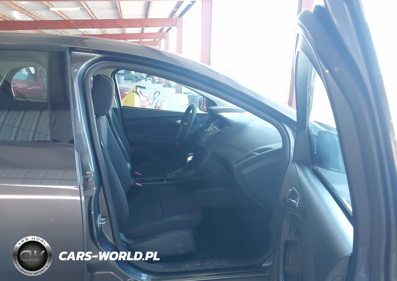 2016 Ford Focus Se VIN:1FADP3K22GL352038 - 5