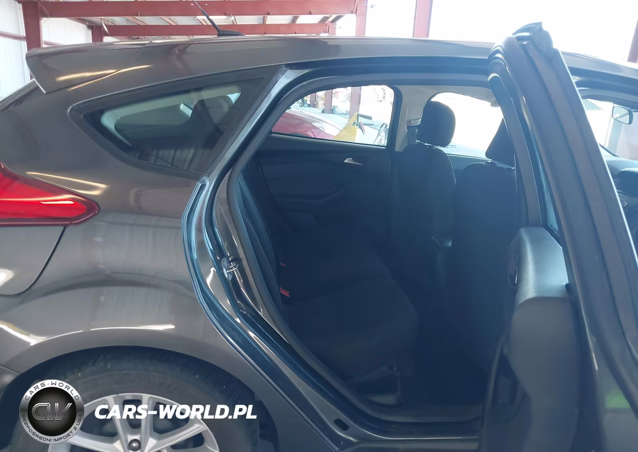 2016 Ford Focus Se VIN:1FADP3K22GL352038 - 8
