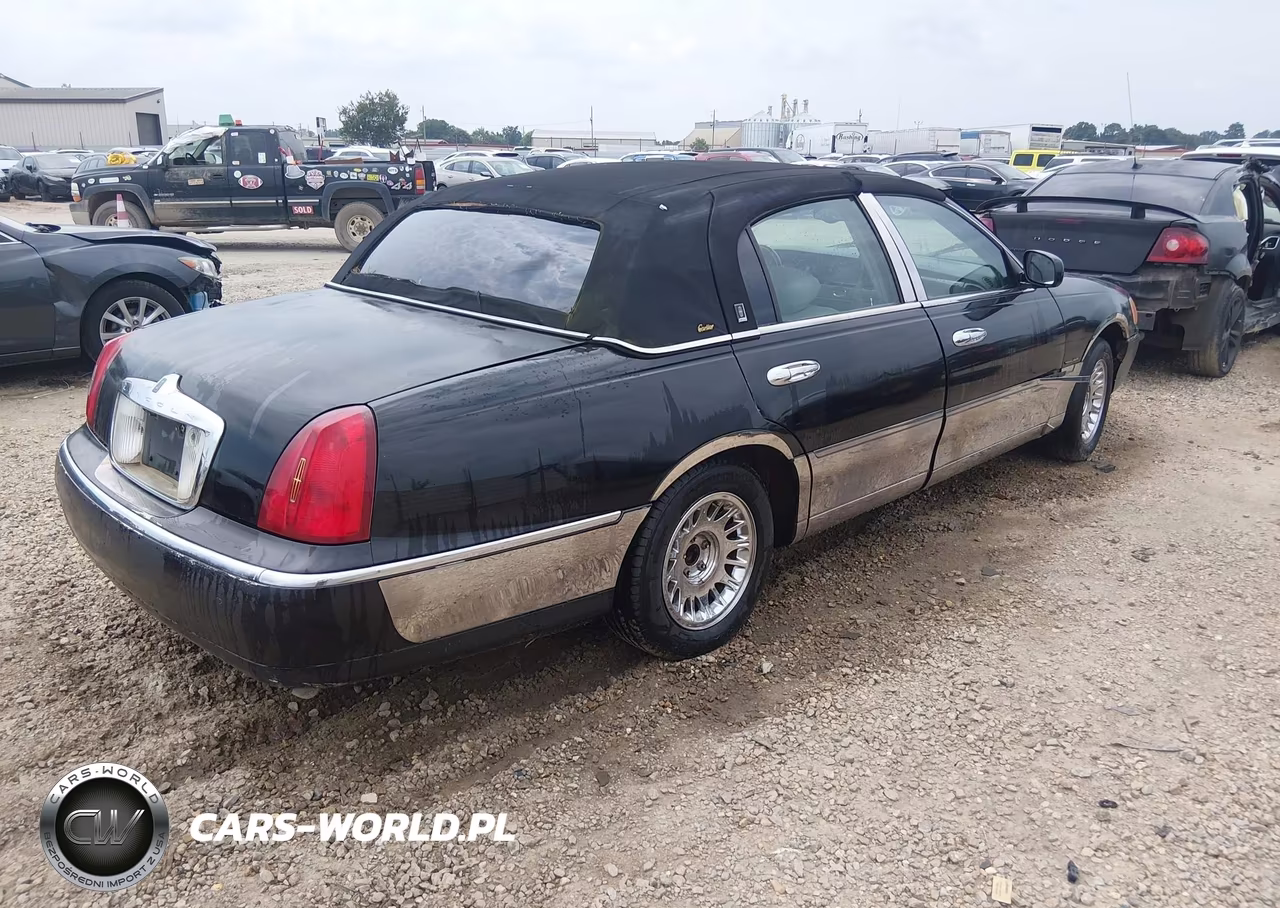 2001 Lincoln Town Car Cartier VIN:1LNHM83W31Y700874 - 4