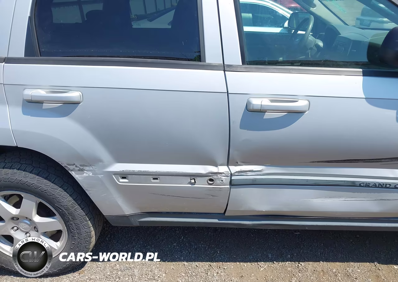 2007 Jeep Grand Cherokee Laredo VIN:1J8GR48K47C560672 - 13