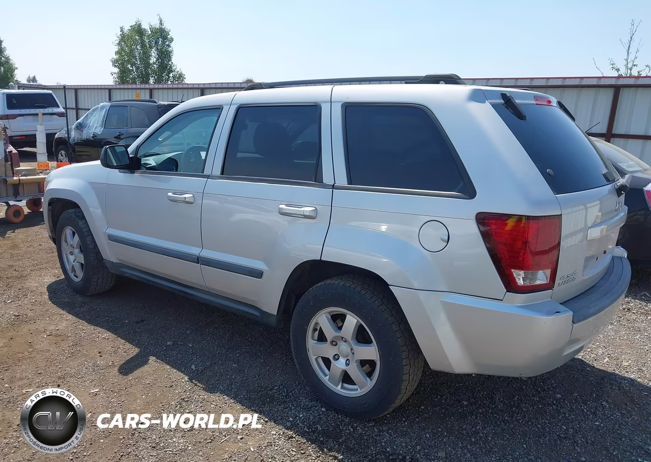2007 Jeep Grand Cherokee Laredo VIN:1J8GR48K47C560672 - 3