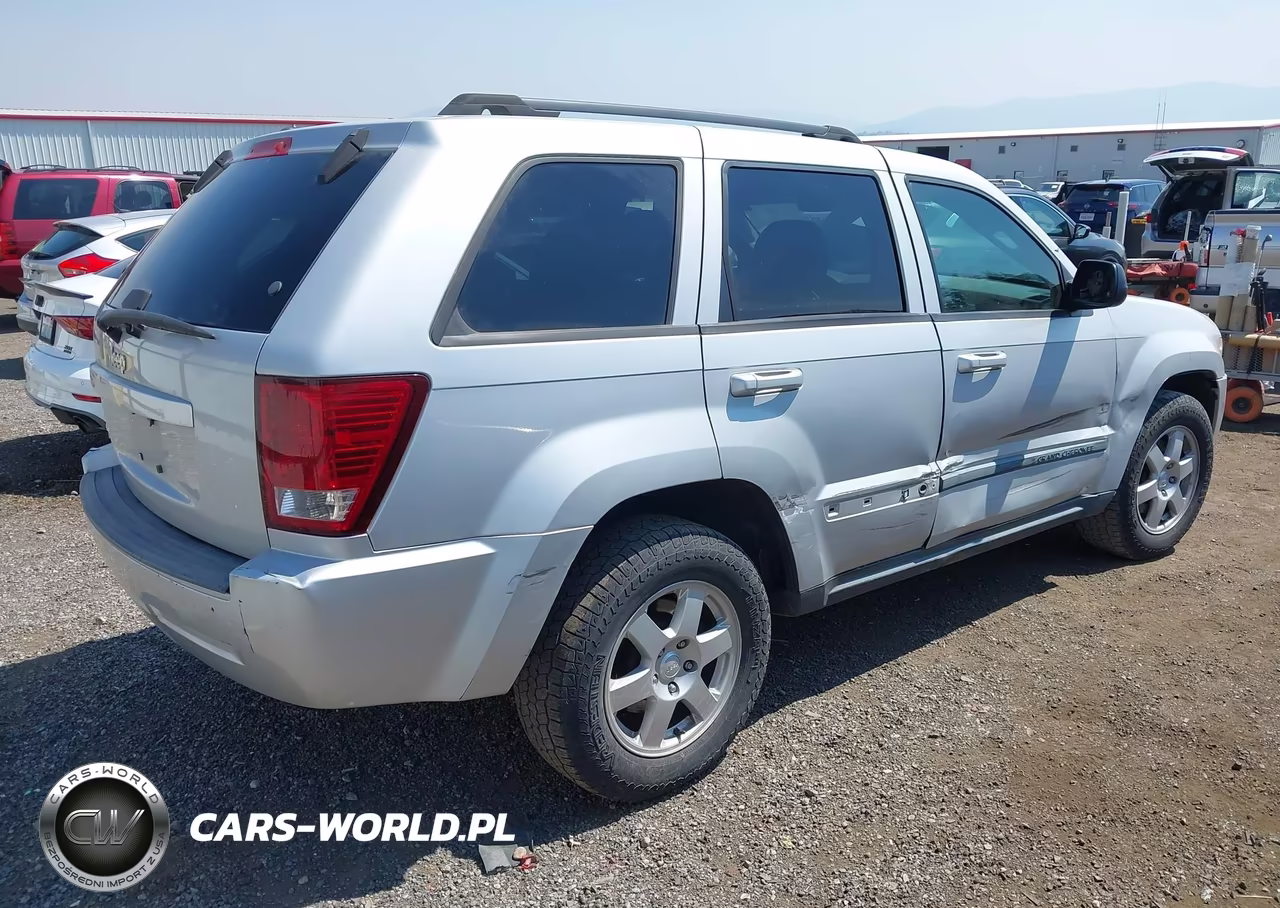 2007 Jeep Grand Cherokee Laredo VIN:1J8GR48K47C560672 - 4