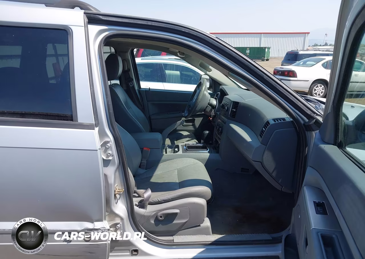 2007 Jeep Grand Cherokee Laredo VIN:1J8GR48K47C560672 - 5