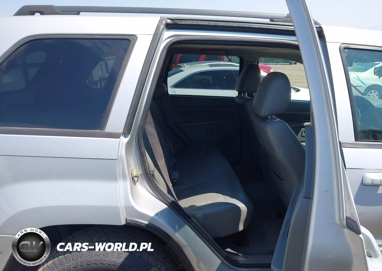 2007 Jeep Grand Cherokee Laredo VIN:1J8GR48K47C560672 - 8