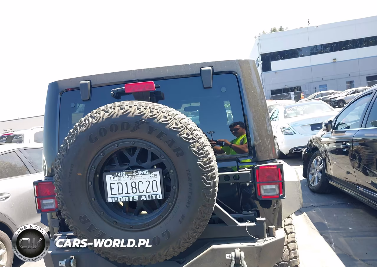 2016 Jeep Wrangler Unlimited Rubicon VIN:1C4BJWFG2GL236526 - 17