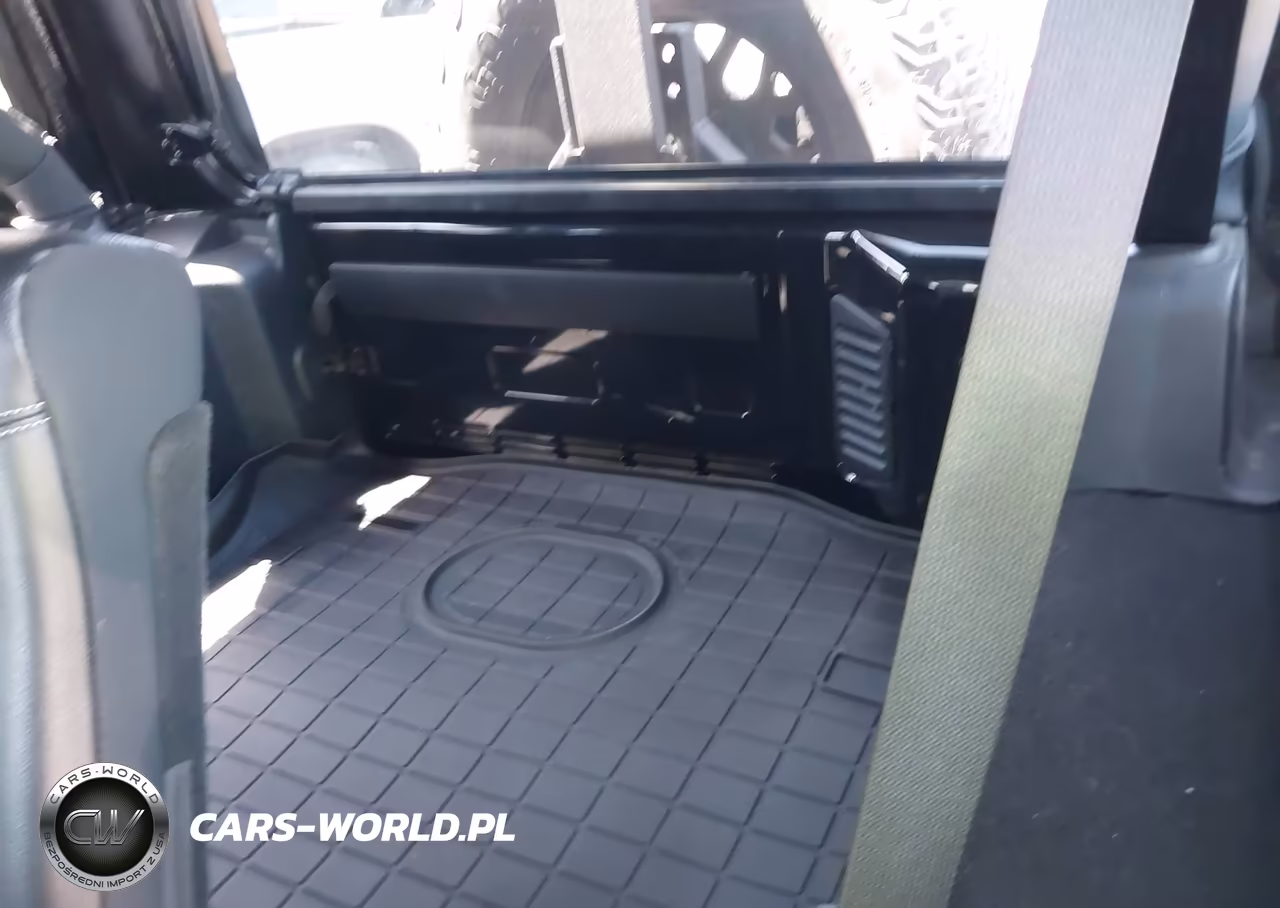 2016 Jeep Wrangler Unlimited Rubicon VIN:1C4BJWFG2GL236526 - 22
