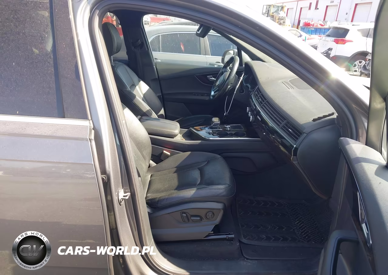 2017 Audi Q7 3.0T Premium VIN:WA1LAAF78HD056447 - 5