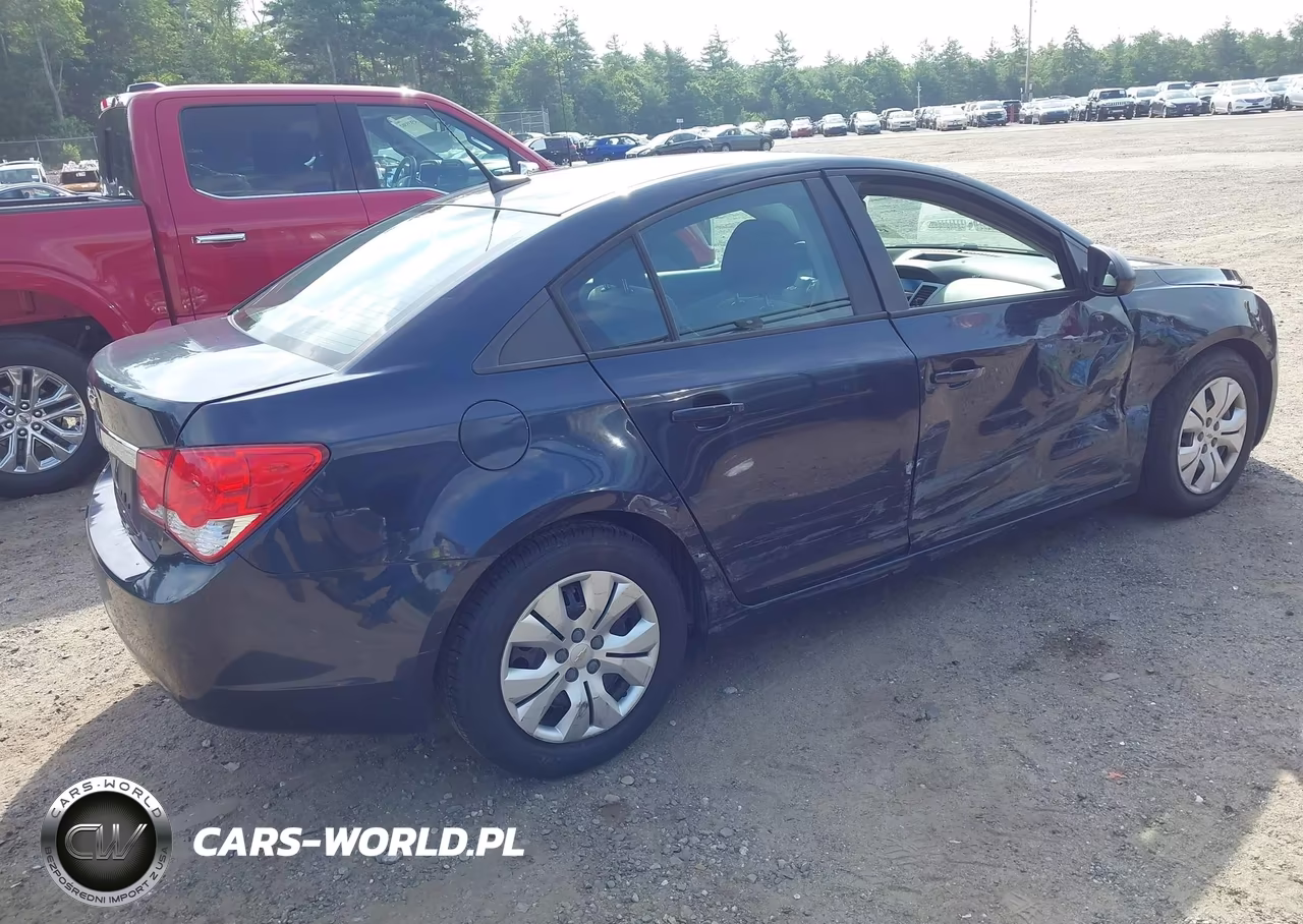 2014 Chevrolet Cruze Ls Auto VIN:1G1PA5SG5E7279892 - 4