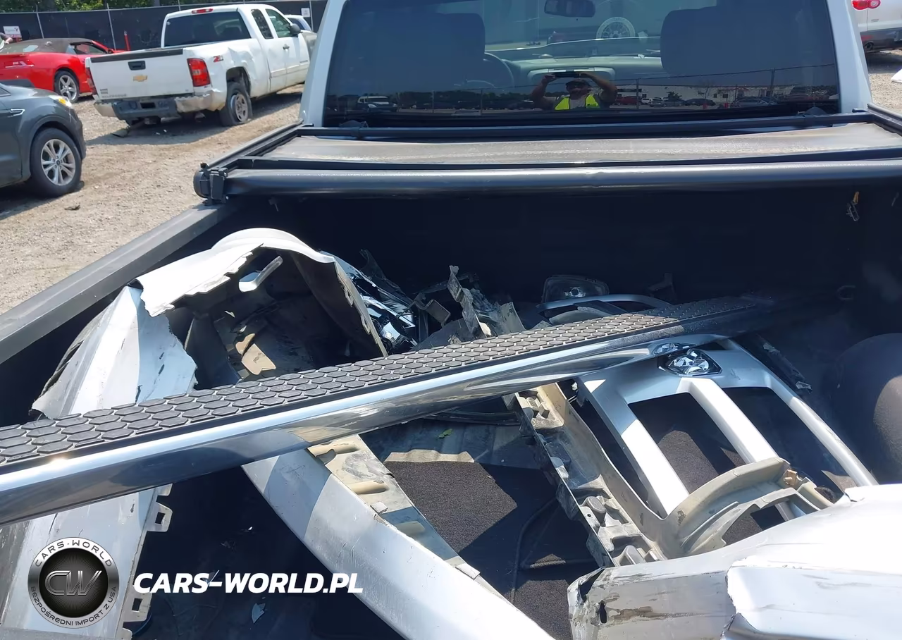 2019 Ram 1500 Classic Express 4X2 6'4 Box VIN:1C6RR6FT1KS500426 - 12
