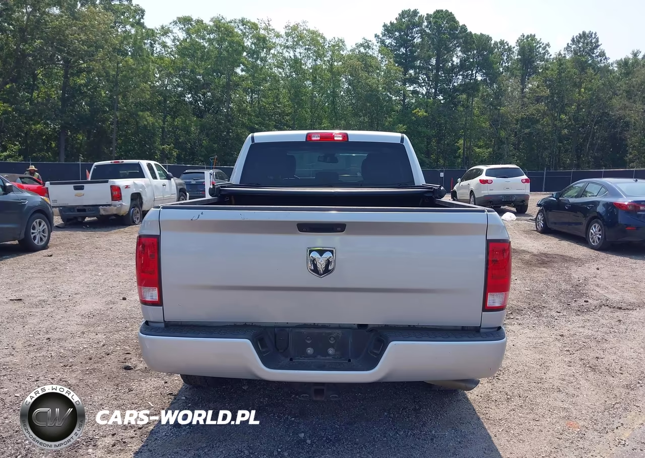 2019 Ram 1500 Classic Express 4X2 6'4 Box VIN:1C6RR6FT1KS500426 - 17
