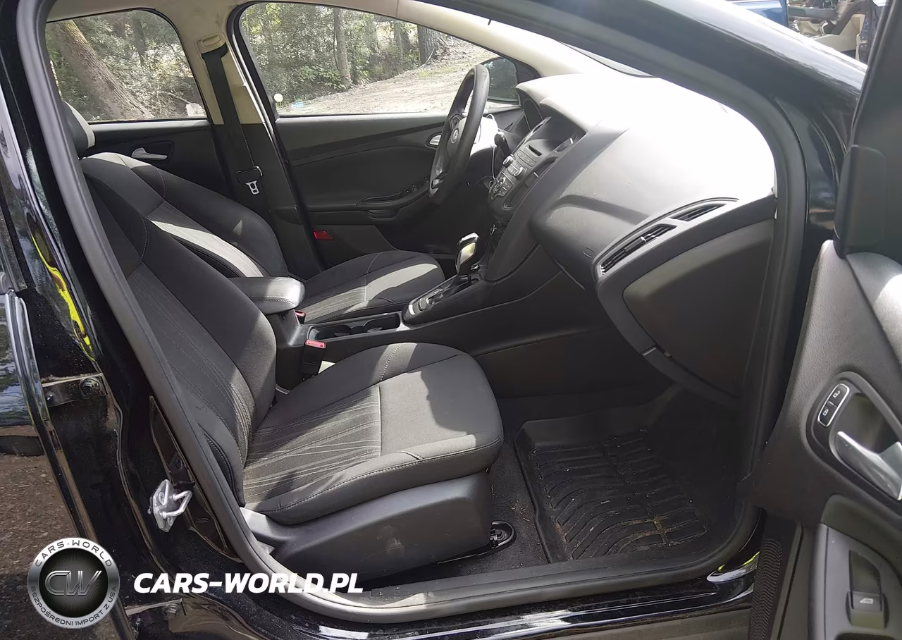 2016 Ford Focus Se VIN:1FADP3F27GL385112 - 5