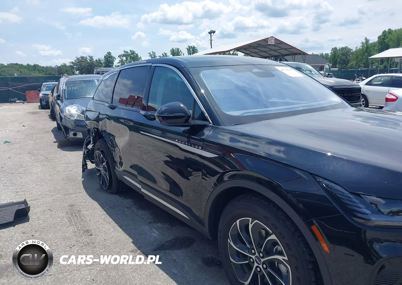 2026 Lincoln Nautilus Premiere VIN:5LMPJ8JA0TJ028423 - 18