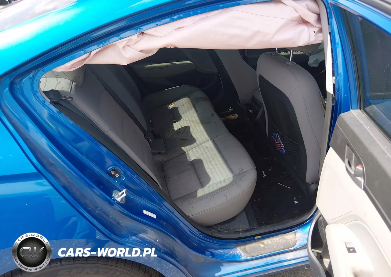 2018 Hyundai Elantra Value Edition VIN:KMHD84LF7JU608914 - 8