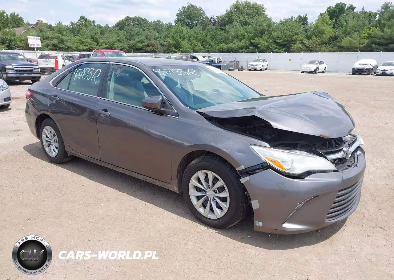 2015 Toyota Camry Le – zdjęcie 1 z 16
