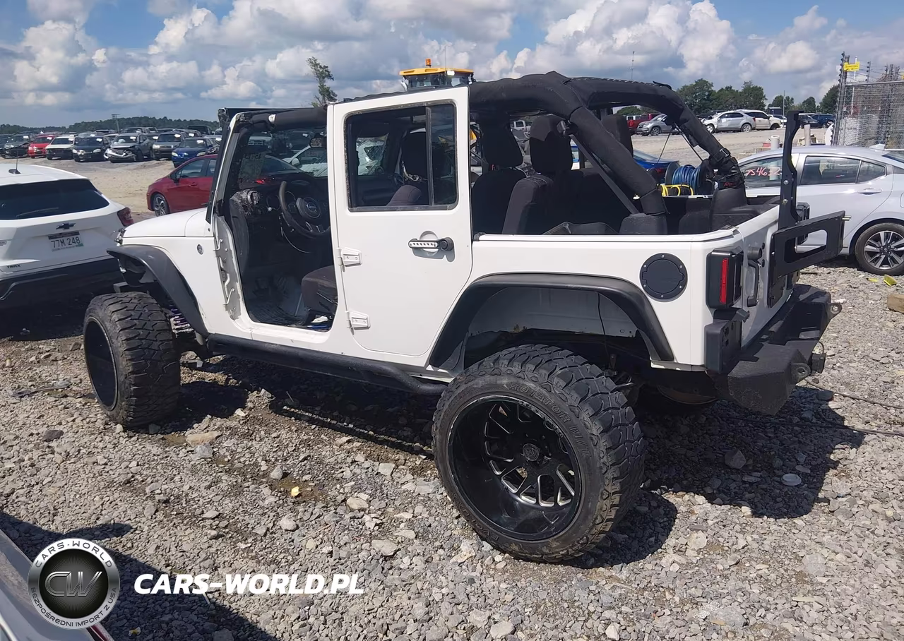2013 Jeep Wrangler Unlimited Sport VIN:1C4BJWDG4DL632861 - 3