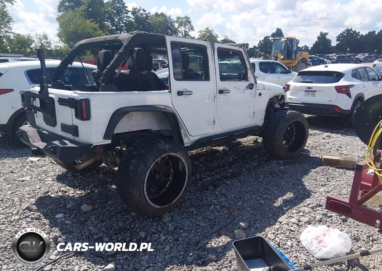 2013 Jeep Wrangler Unlimited Sport VIN:1C4BJWDG4DL632861 - 4