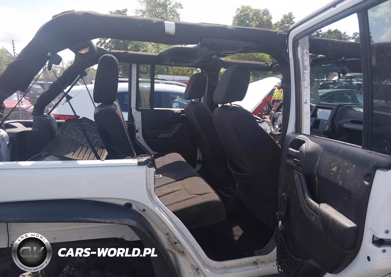 2013 Jeep Wrangler Unlimited Sport VIN:1C4BJWDG4DL632861 - 8