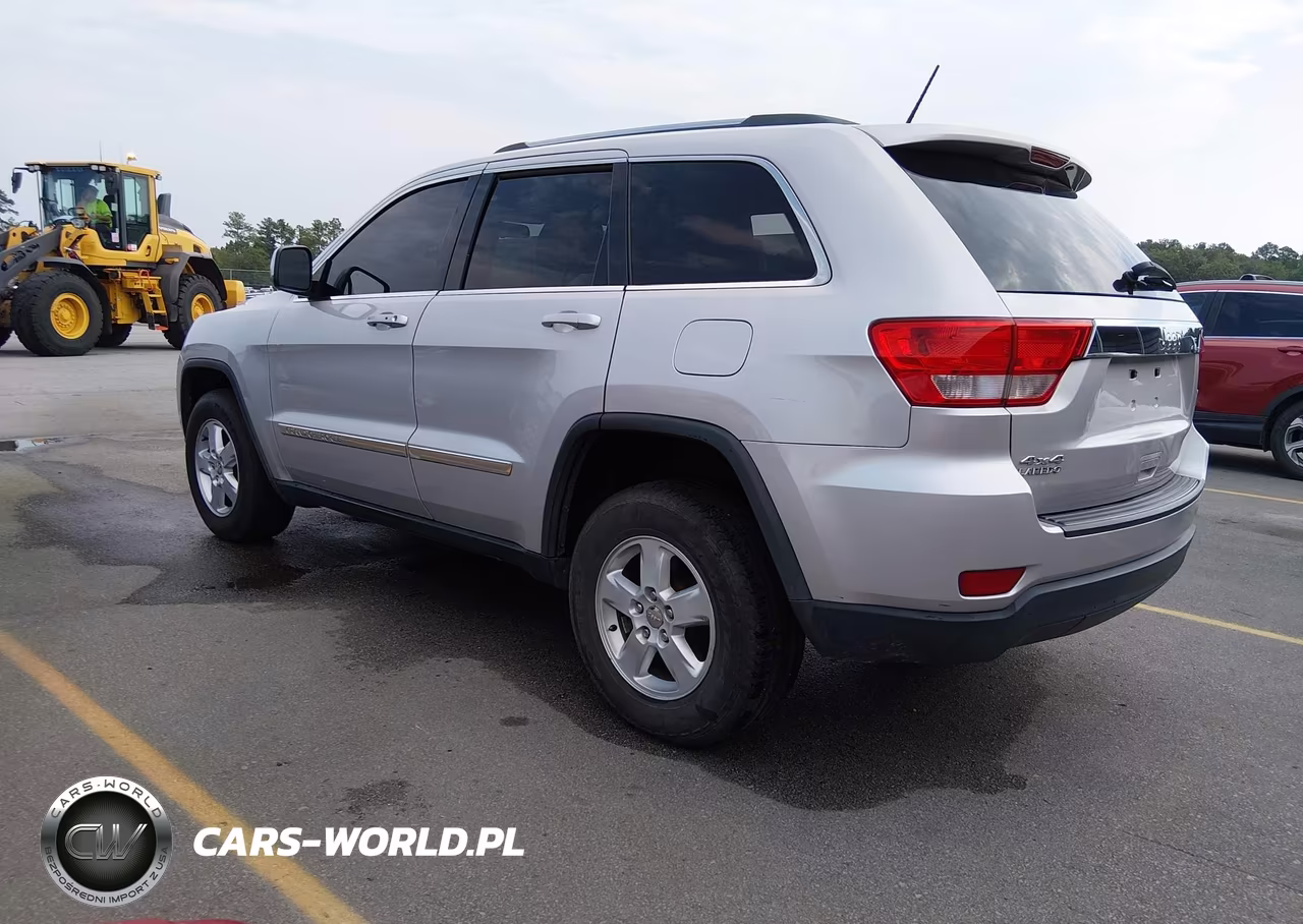 2012 Jeep Grand Cherokee Laredo VIN:1C4RJFAGXCC348670 - 3