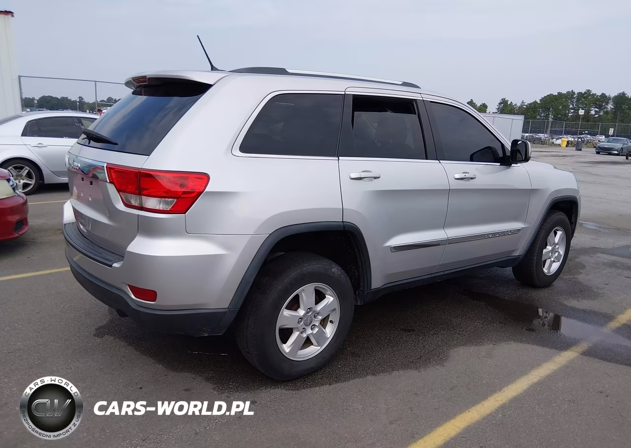 2012 Jeep Grand Cherokee Laredo VIN:1C4RJFAGXCC348670 - 4