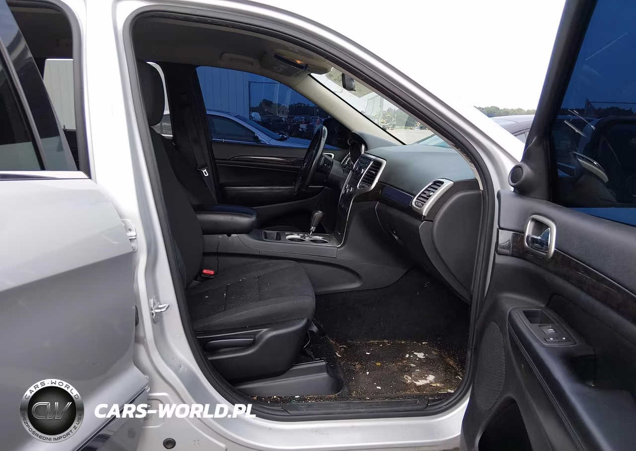 2012 Jeep Grand Cherokee Laredo VIN:1C4RJFAGXCC348670 - 5