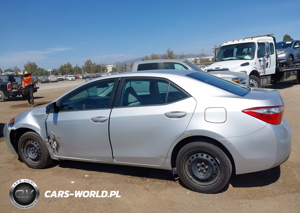 2015 Toyota Corolla Le VIN:5YFBURHE4FP275497 - 14