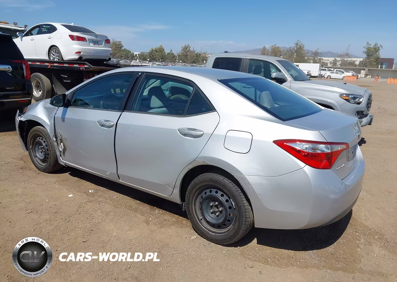 2015 Toyota Corolla Le VIN:5YFBURHE4FP275497 - 3