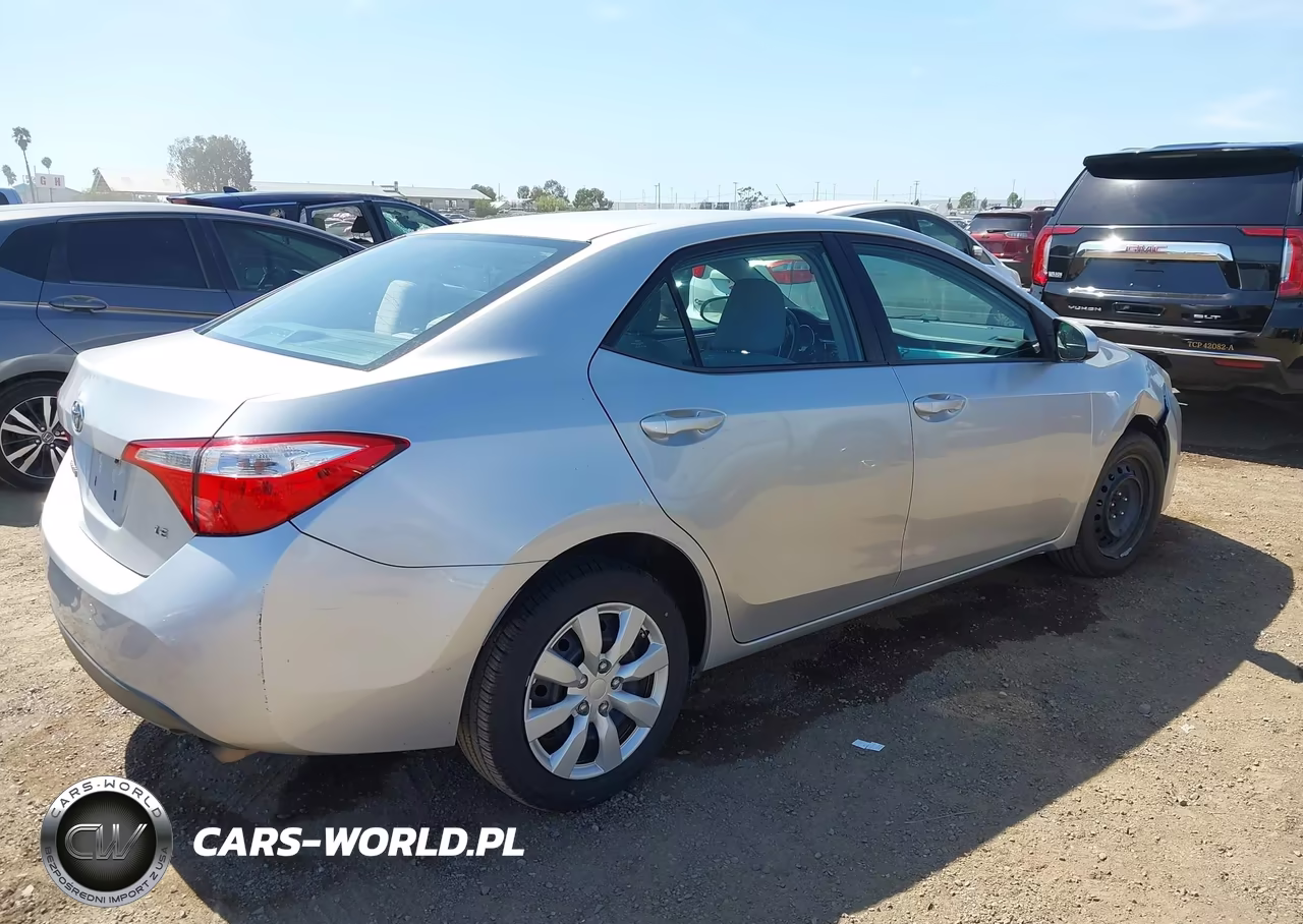 2015 Toyota Corolla Le VIN:5YFBURHE4FP275497 - 4