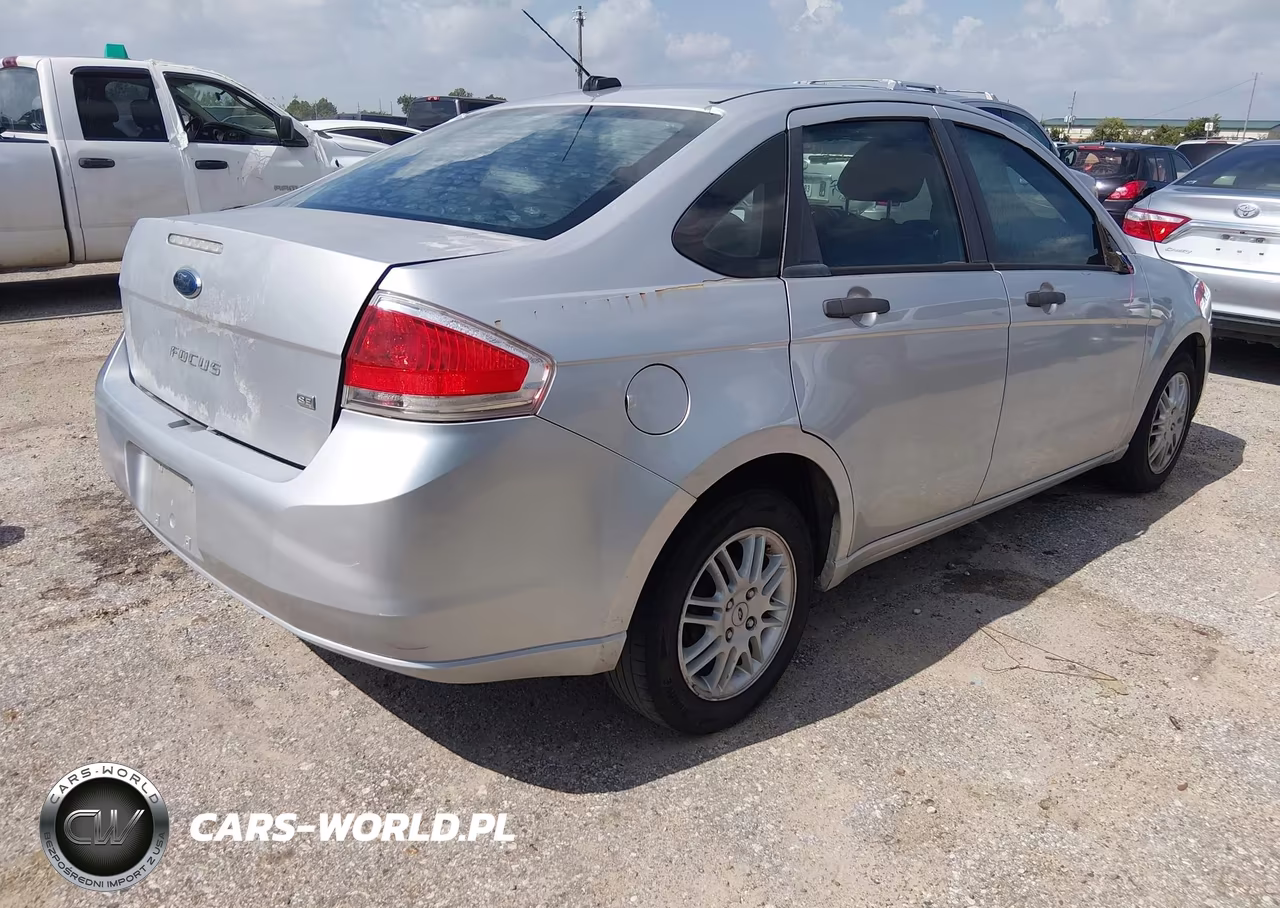 2010 Ford Focus Se VIN:1FAHP3FN4AW249103 - 4