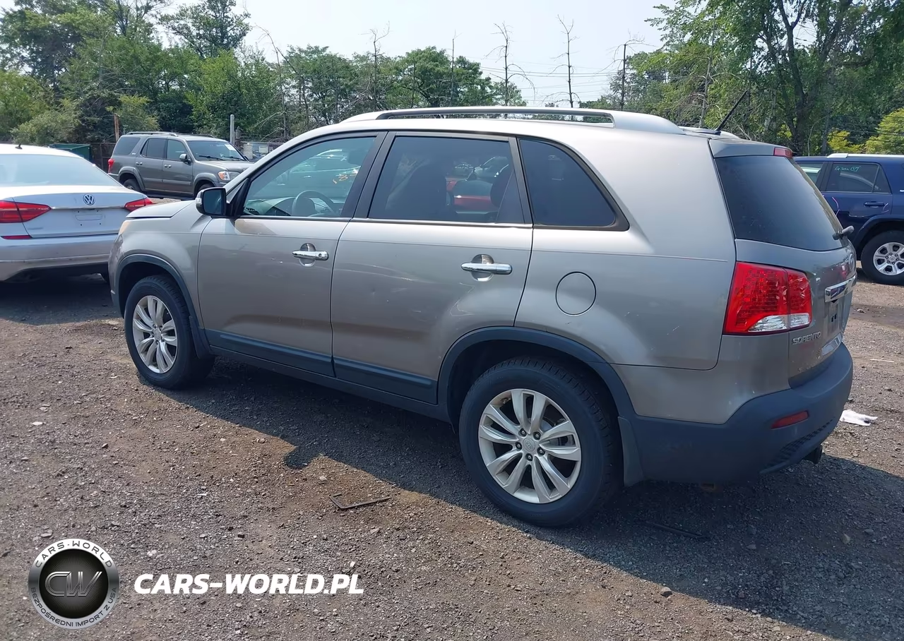 2011 Kia Sorento Lx V6 VIN:5XYKT4A25BG121045 - 3