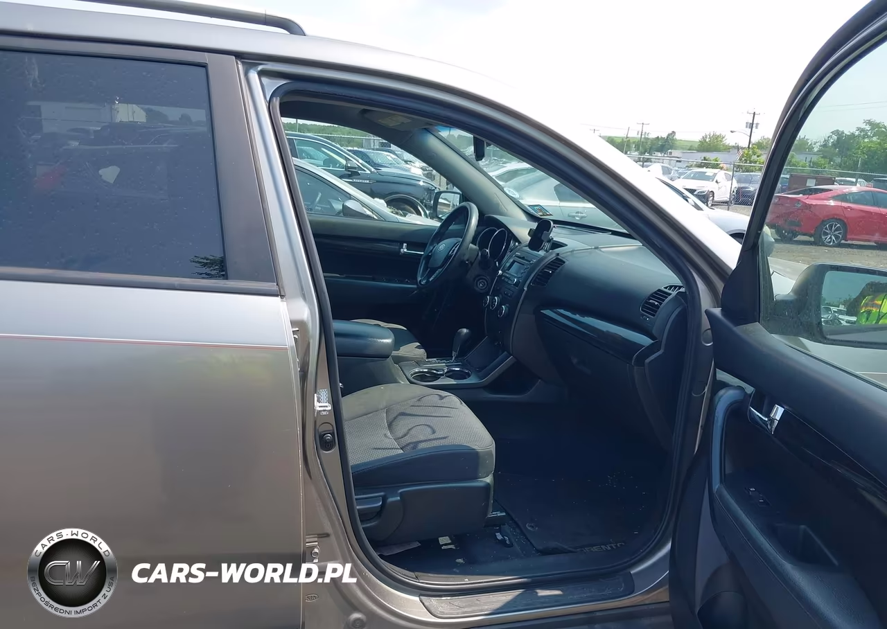 2011 Kia Sorento Lx V6 VIN:5XYKT4A25BG121045 - 5