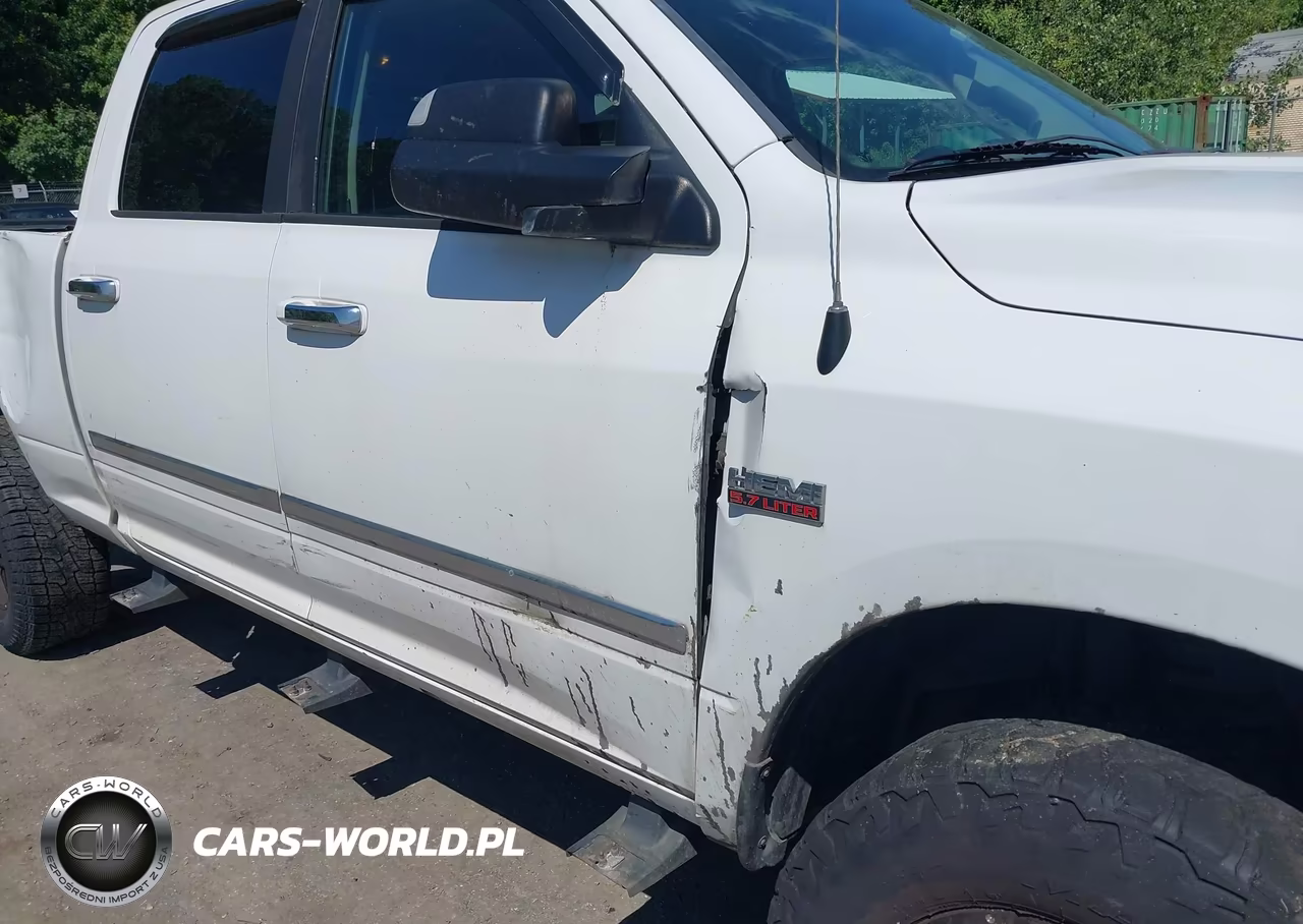 2016 Ram 3500 Big Horn VIN:3C63R3DT2GG128424 - 13