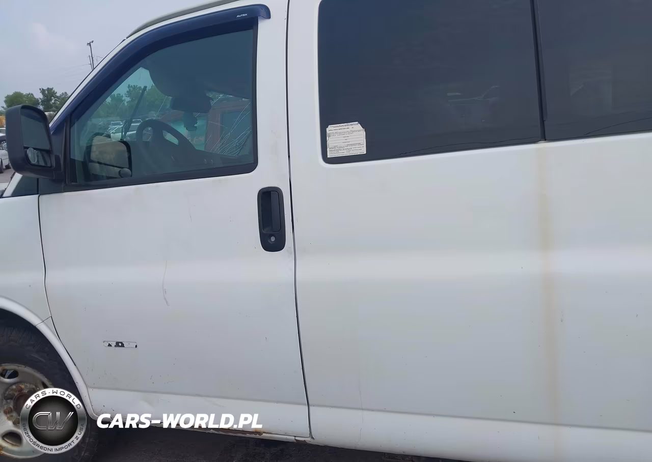 2015 Chevrolet Express 3500 2Ls Diesel VIN:1GAZGZFL6F1268510 - 14