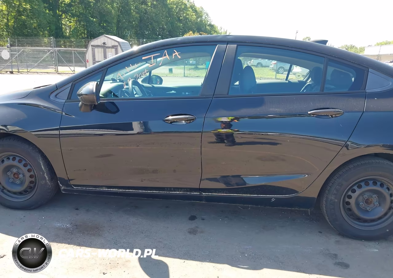 2018 Chevrolet Cruze Ls Auto VIN:1G1BC5SM7J7109585 - 14