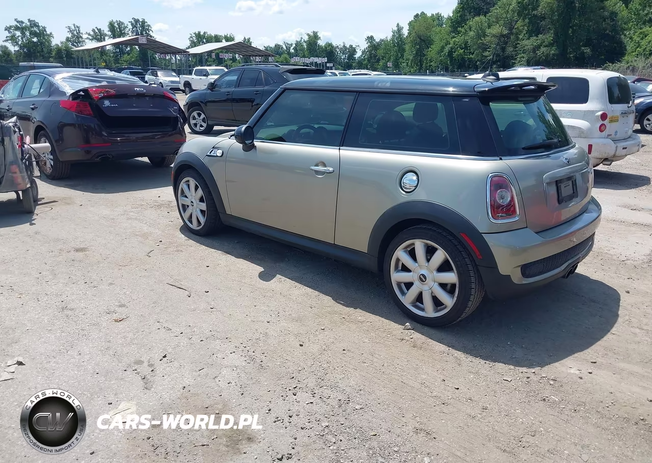 2010 Mini Cooper S VIN:WMWMF7C55ATZ73274 - 3
