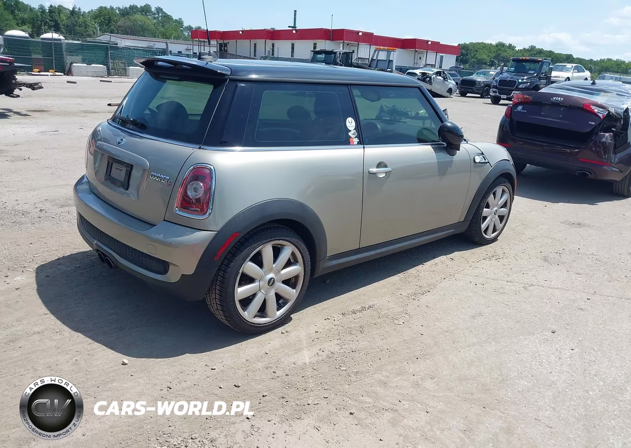 2010 Mini Cooper S VIN:WMWMF7C55ATZ73274 - 4