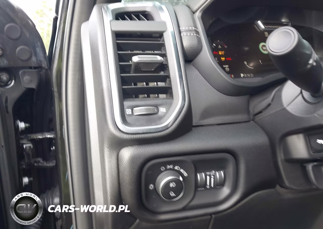 2025 Ram 3500 Laramie 4X4 8' Box VIN:3C63RRJL7SG565139 - 13