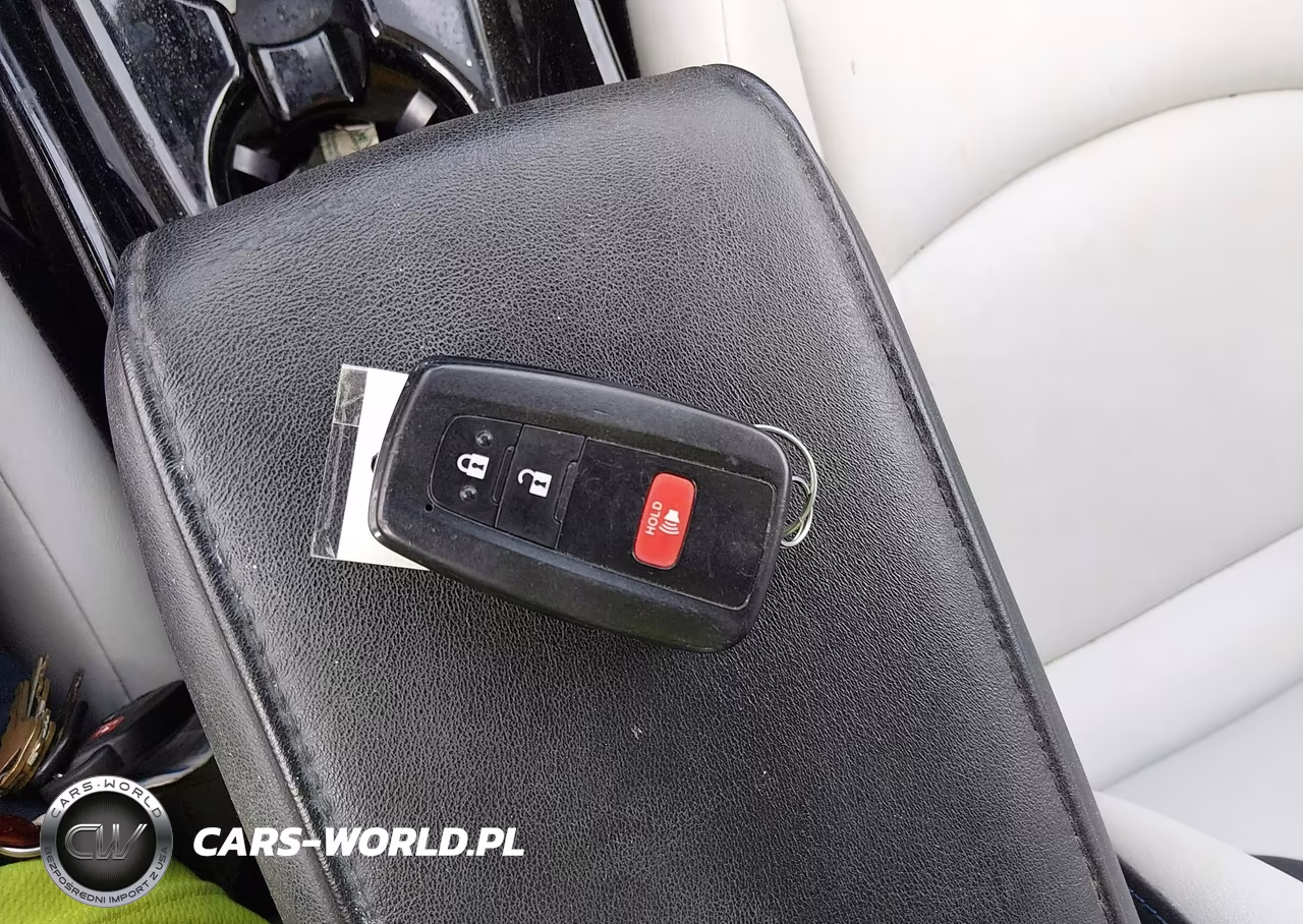 2021 Toyota Prius Limited VIN:JTDKAMFU6M3140808 - 11