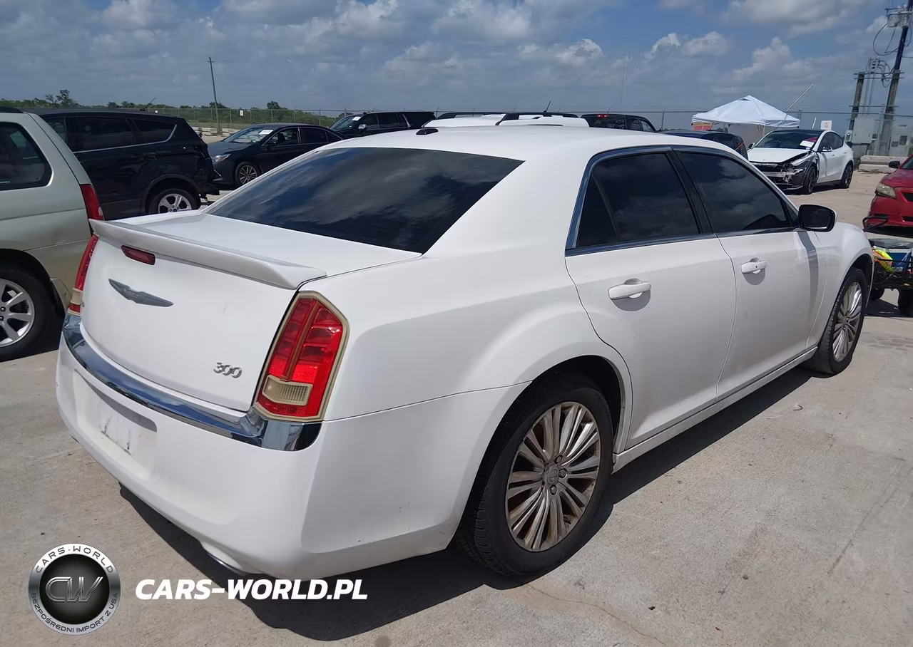 2013 Chrysler 300 Motown VIN:2C3CCARG3DH528132 - 4