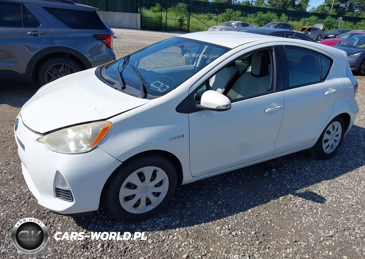 2013 Toyota Prius C One VIN:JTDKDTB31D1042568 - 2