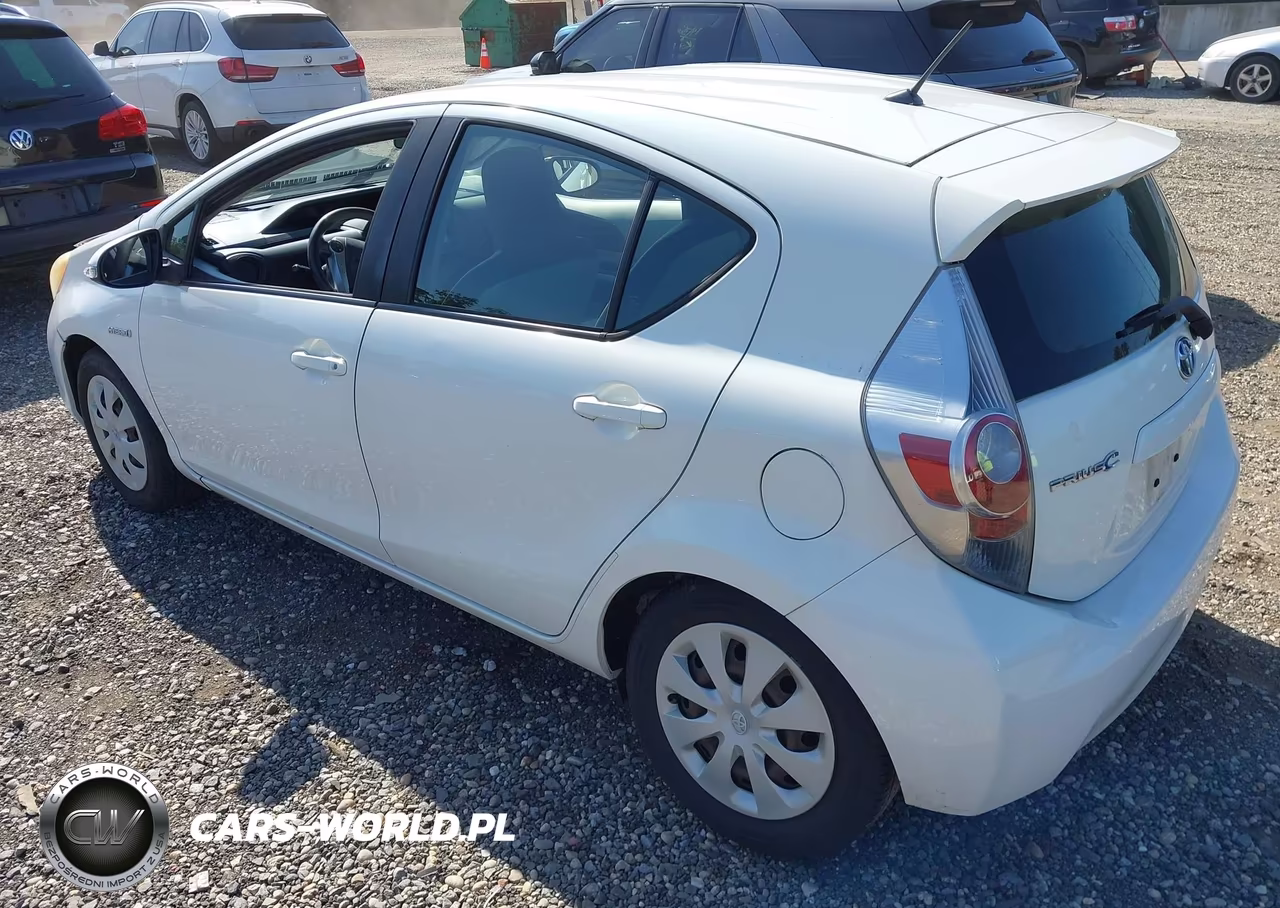2013 Toyota Prius C One VIN:JTDKDTB31D1042568 - 3