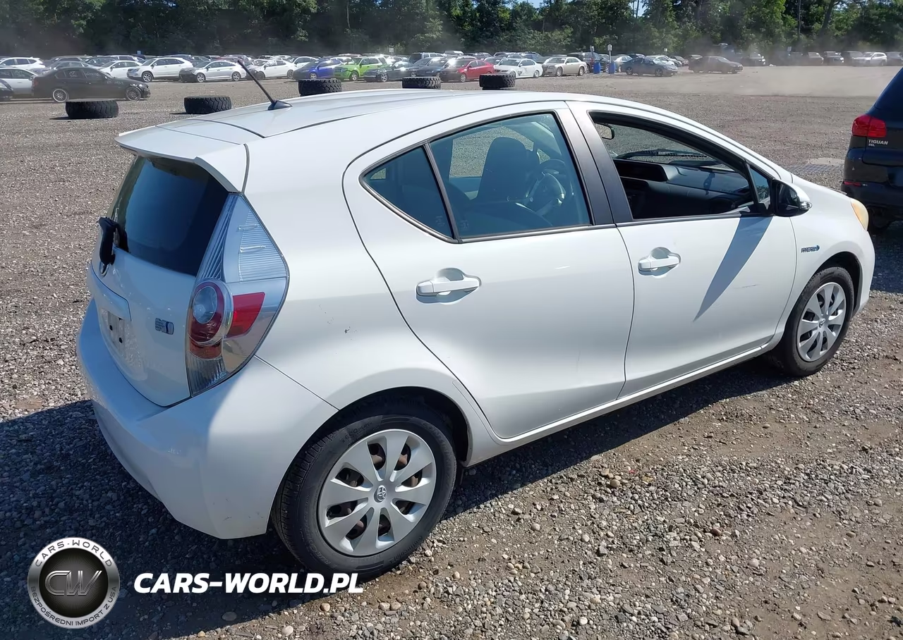 2013 Toyota Prius C One VIN:JTDKDTB31D1042568 - 4