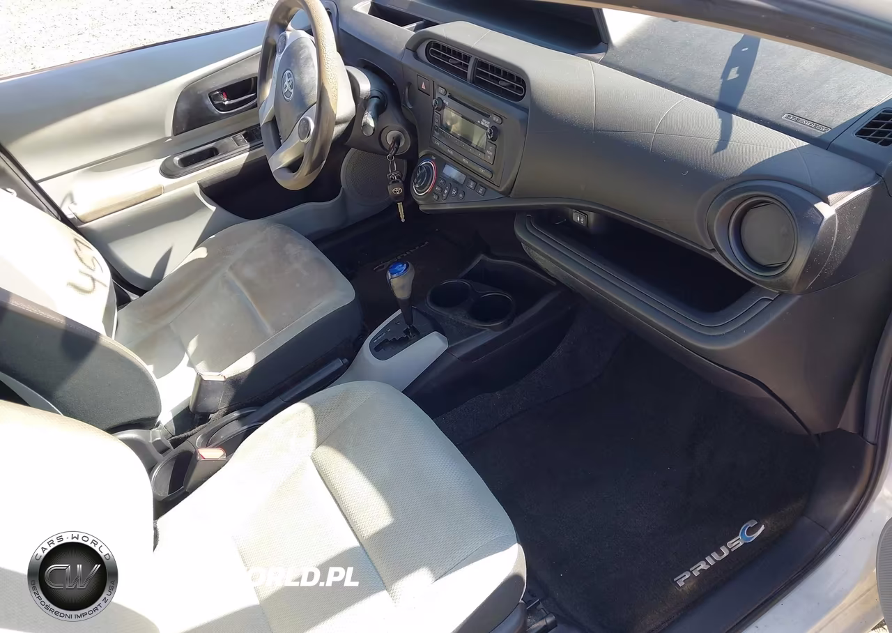2013 Toyota Prius C One VIN:JTDKDTB31D1042568 - 5