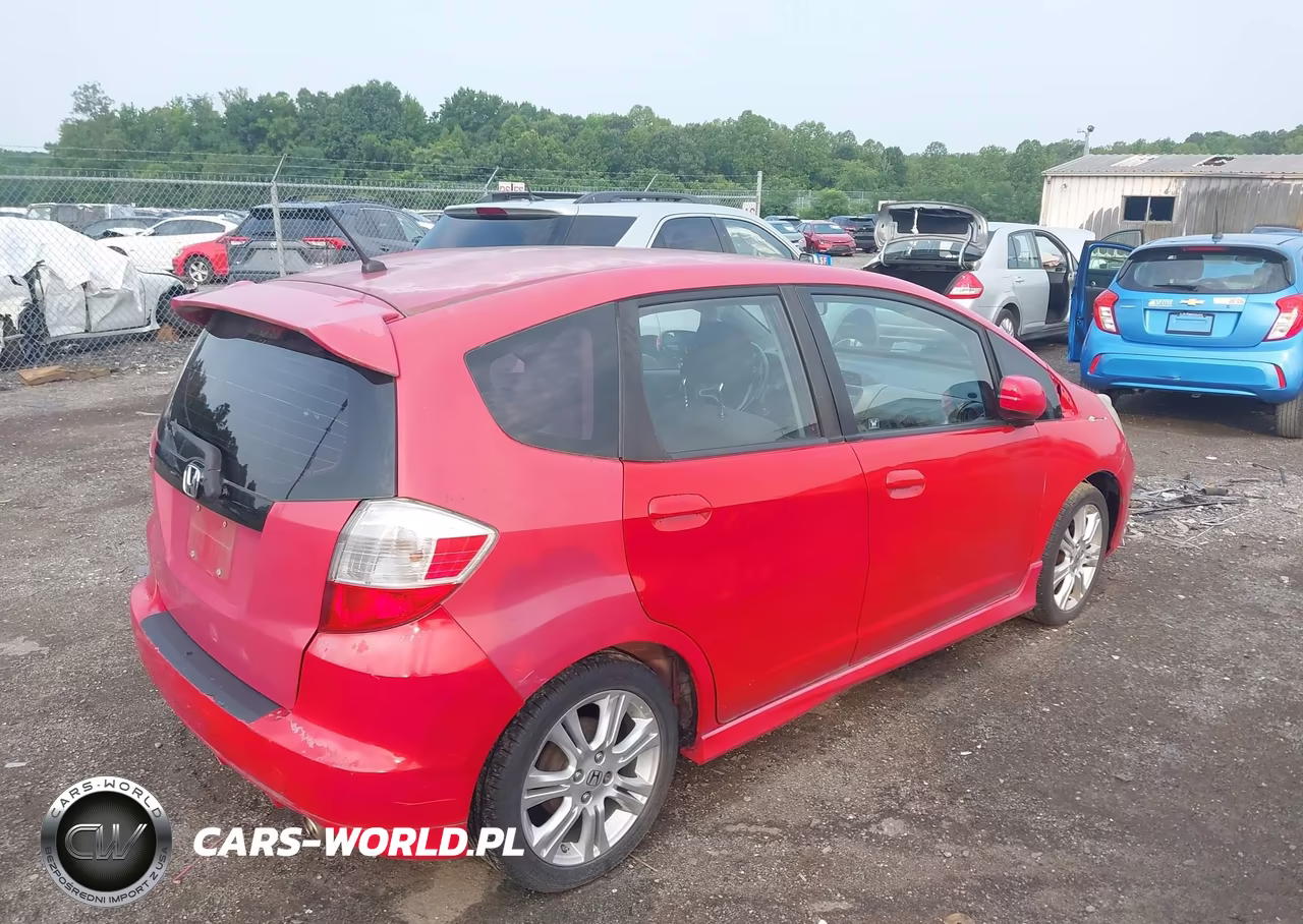 2009 Honda Fit Sport VIN:JHMGE884X9S036574 - 4